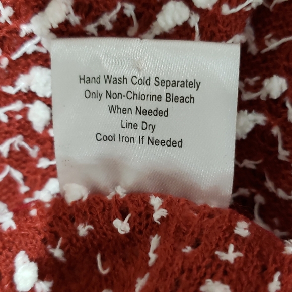 Red and Ivory Pull Over Sweater Floral Tulle Hem - Picture 4 of 4